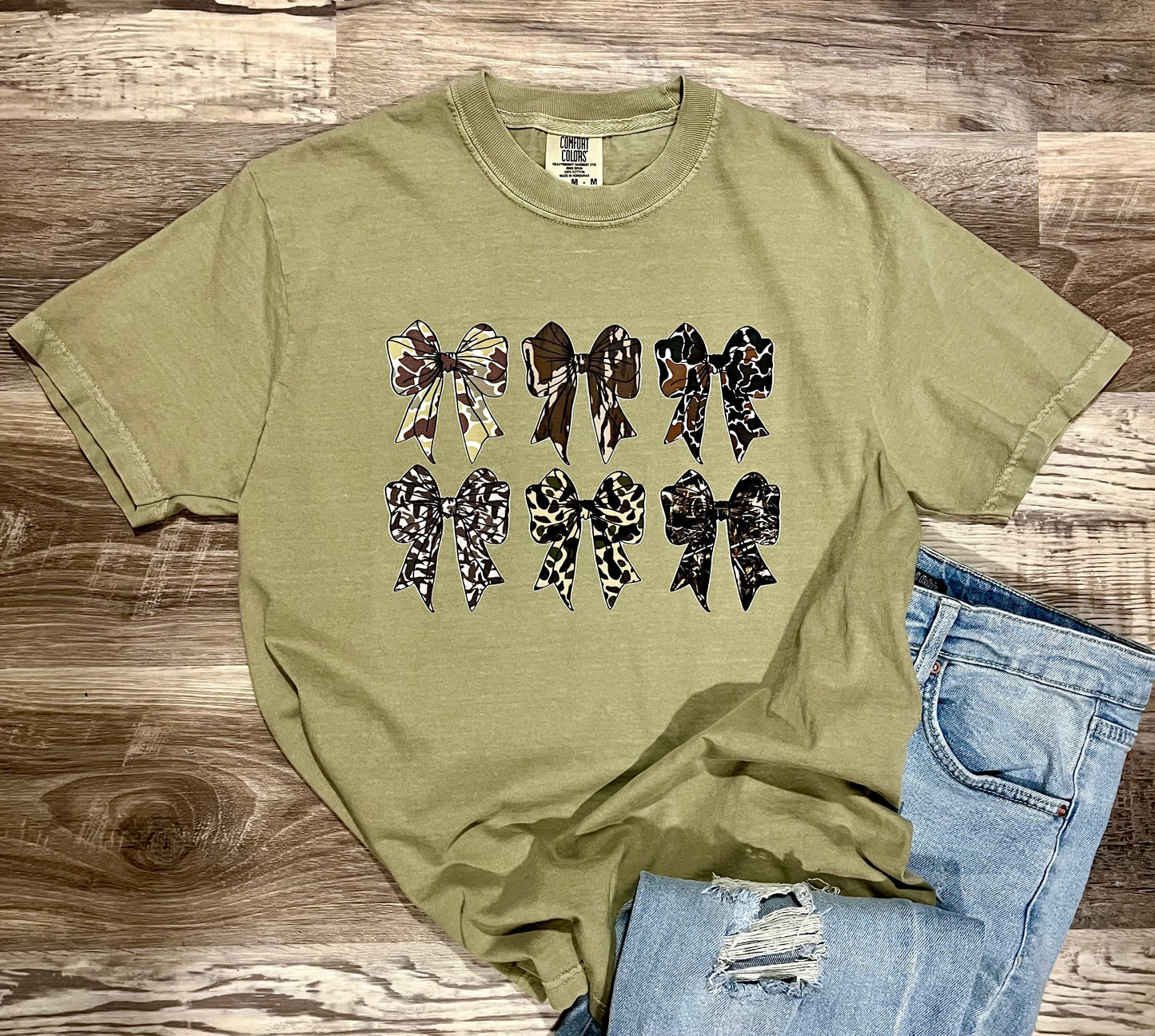 Ladies Camo coquette bows Tee